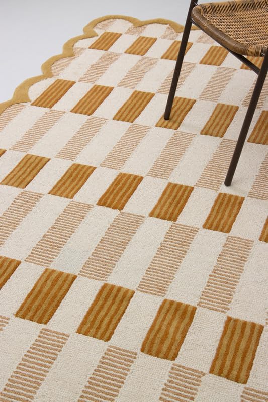 Hand-Tufted Wool Area Rug with Scalloped Edges, Neutral Beige Plaid Pattern, Cozy Soft Accent Rug for Living Room, Bedroom, and Nursery, Handmade Decorative Carpet, 5x8 Ft