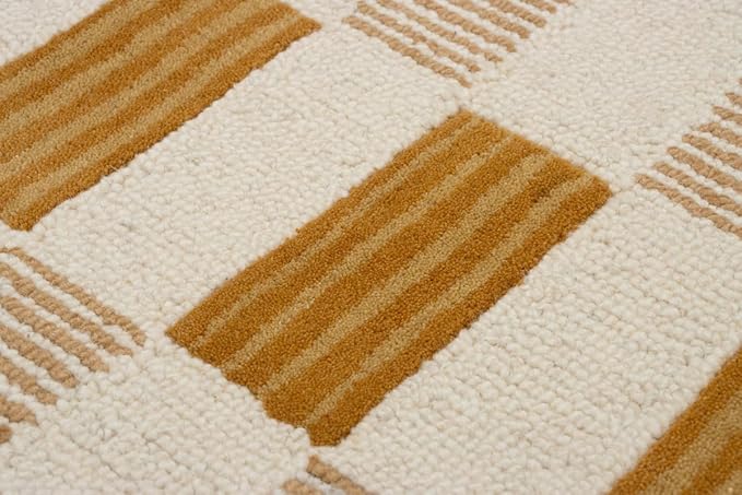 Hand-Tufted Wool Area Rug with Scalloped Edges, Neutral Beige Plaid Pattern, Cozy Soft Accent Rug for Living Room, Bedroom, and Nursery, Handmade Decorative Carpet, 5x8 Ft